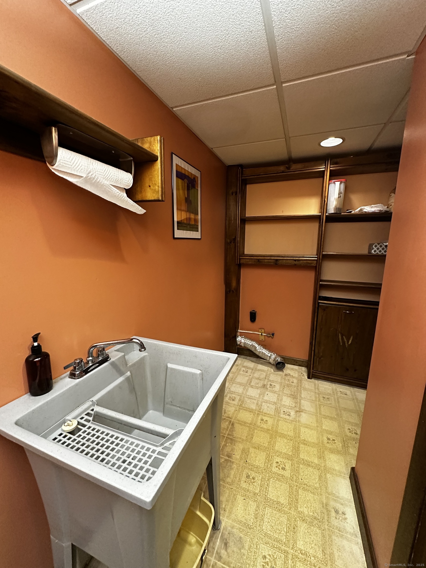 Montville, Connecticut 06370, United States, 2 Bedrooms Bedrooms, ,2 BathroomsBathrooms,Residential,Coming Soon,162824