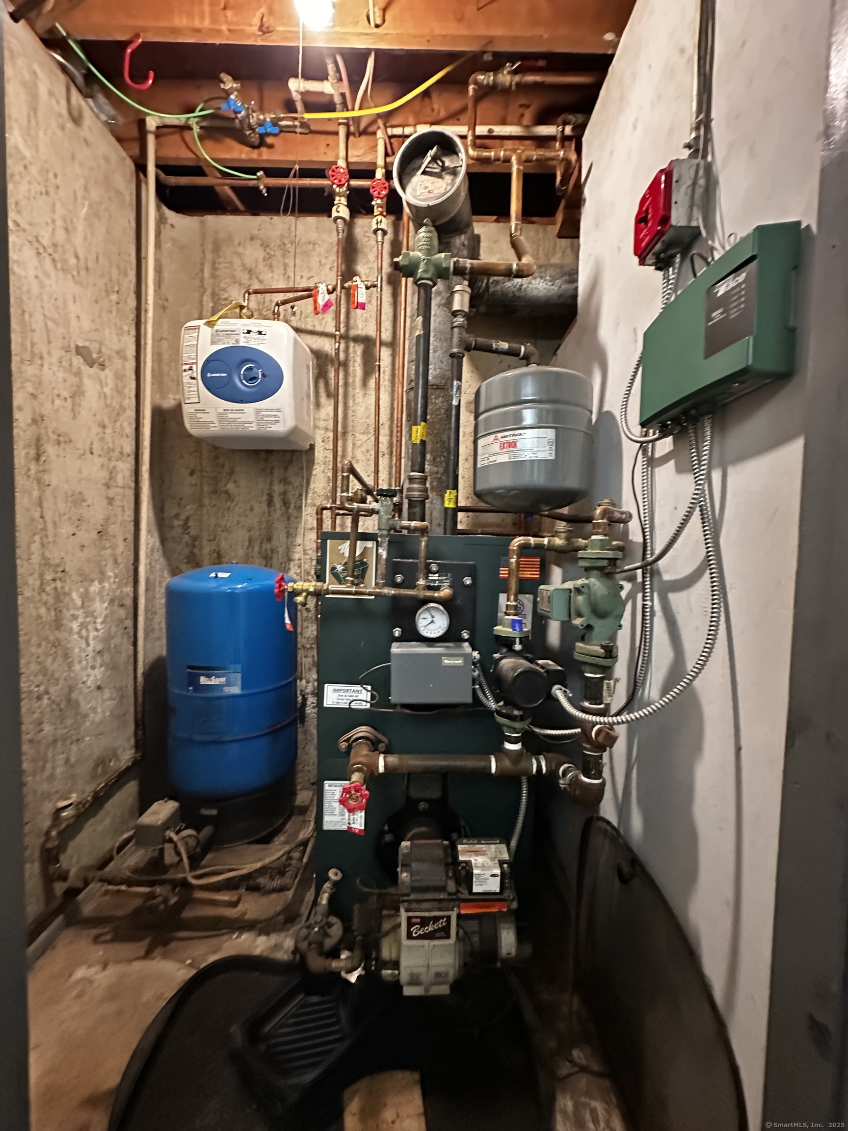 Montville, Connecticut 06370, United States, 2 Bedrooms Bedrooms, ,2 BathroomsBathrooms,Residential,Coming Soon,162824