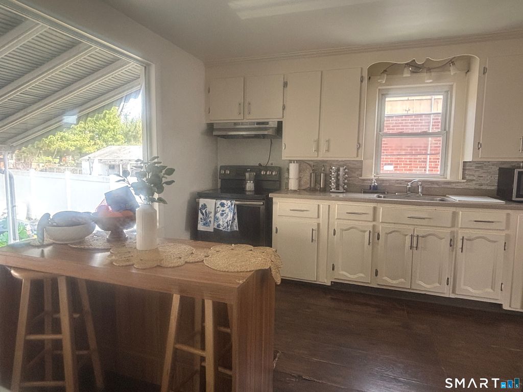 Photo of 805 Savin Avenue, West Haven, CT 06516 (MLS # 24167936)