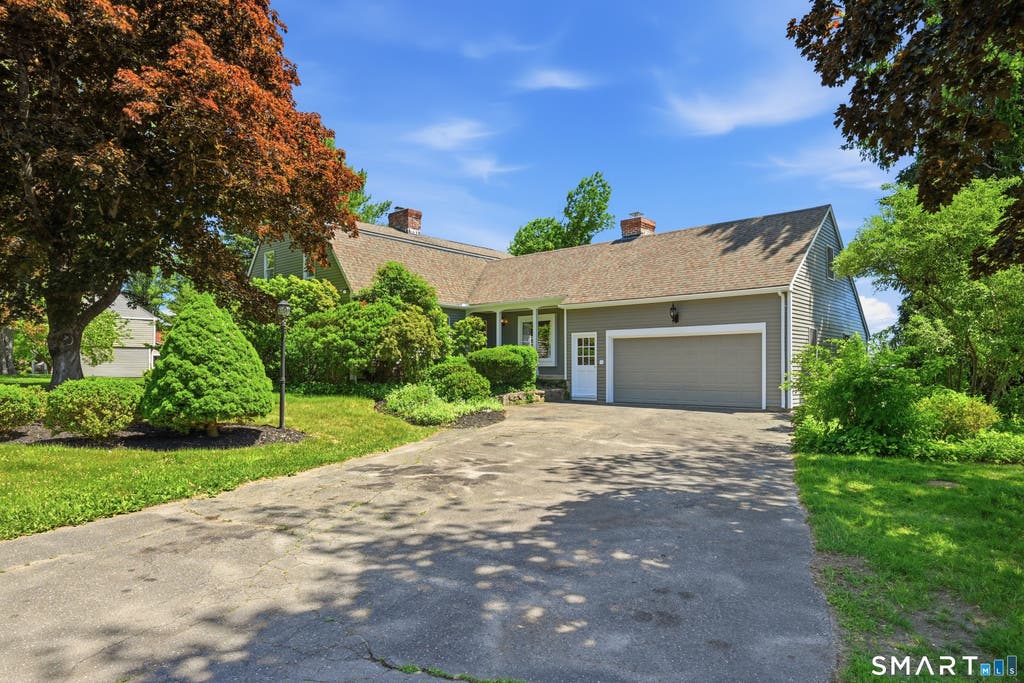 Photo of 15 Valley View Road, Newtown, CT 06470 (MLS # 24180406)