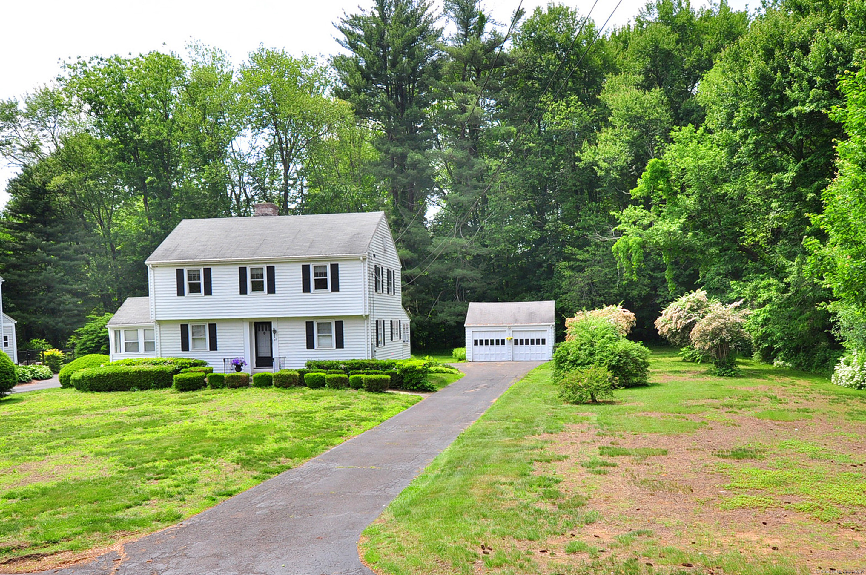 Prospect Street, Bloomfield, Connecticut - 3 Bedrooms  
2 Bathrooms  
7 Rooms - 