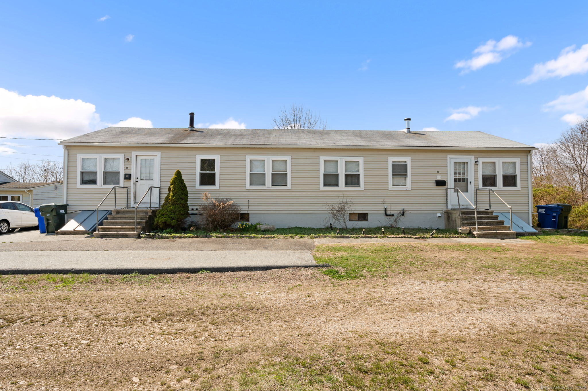 Quincy Court, Groton, Connecticut - 6 Bedrooms  
2 Bathrooms  
10 Rooms - 