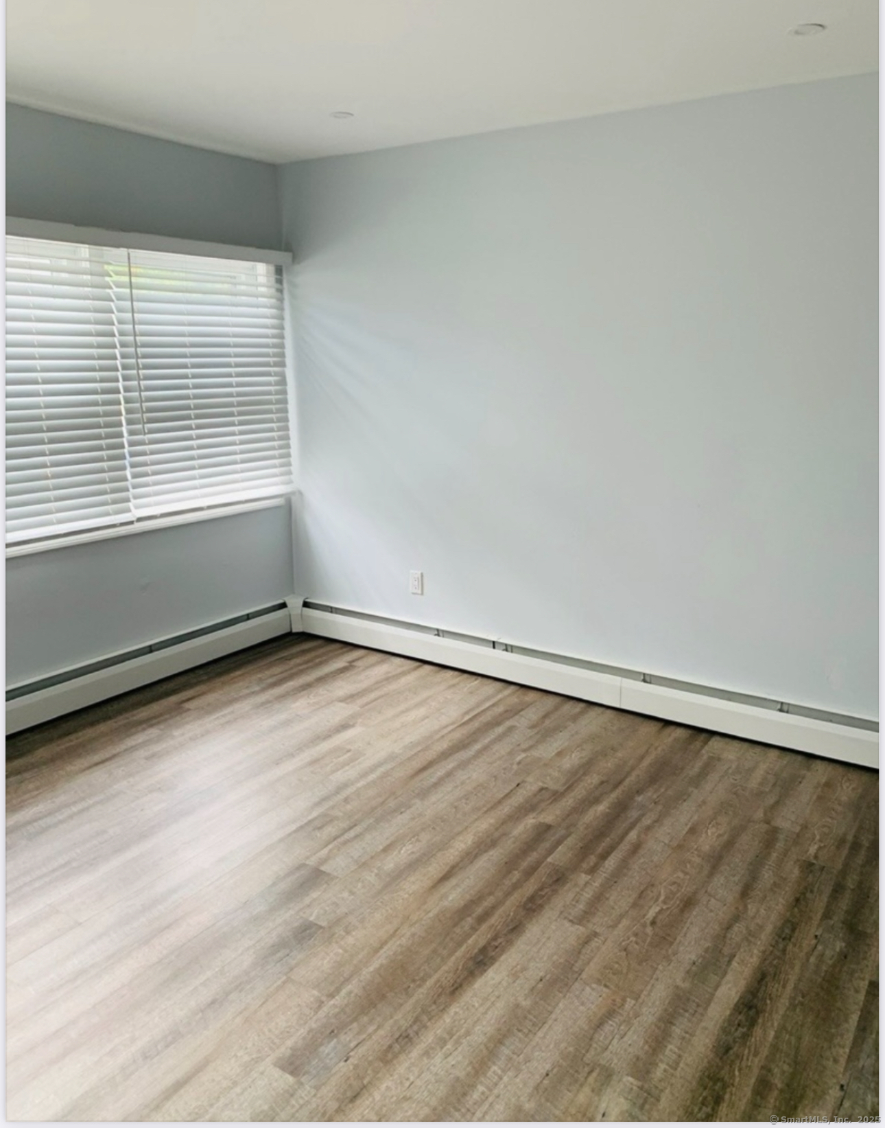 East Hartford, Connecticut 06118, United States, 3 Bedrooms Bedrooms, ,2 BathroomsBathrooms,Residential,Pending,99873