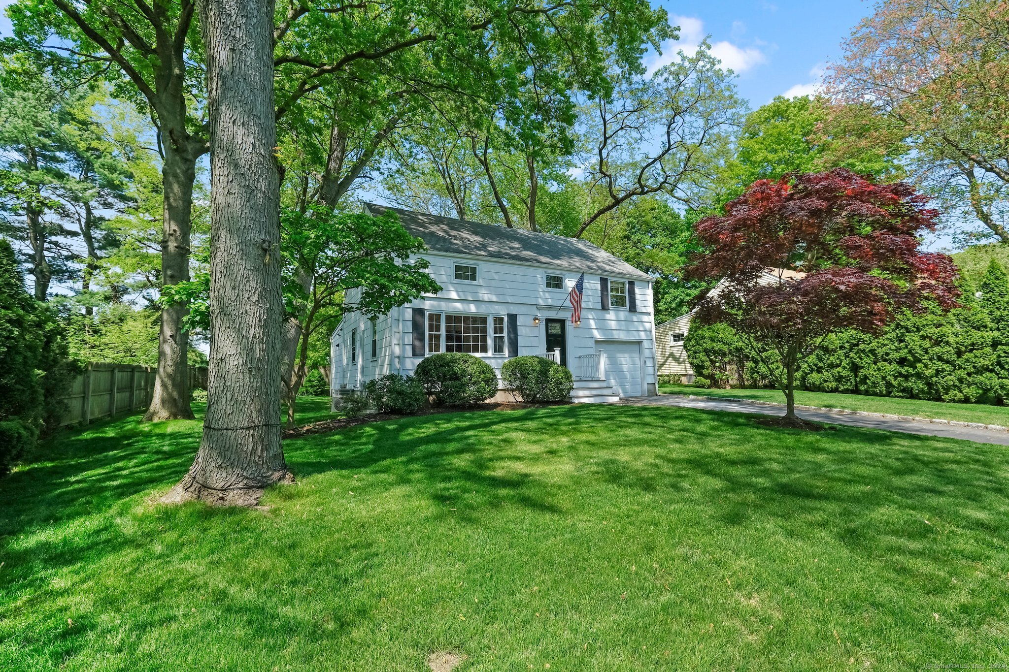 Property for Sale at 27 Lynn Court, Darien, Connecticut - Bedrooms: 4 
Bathrooms: 2 
Rooms: 7  - $1,050,000