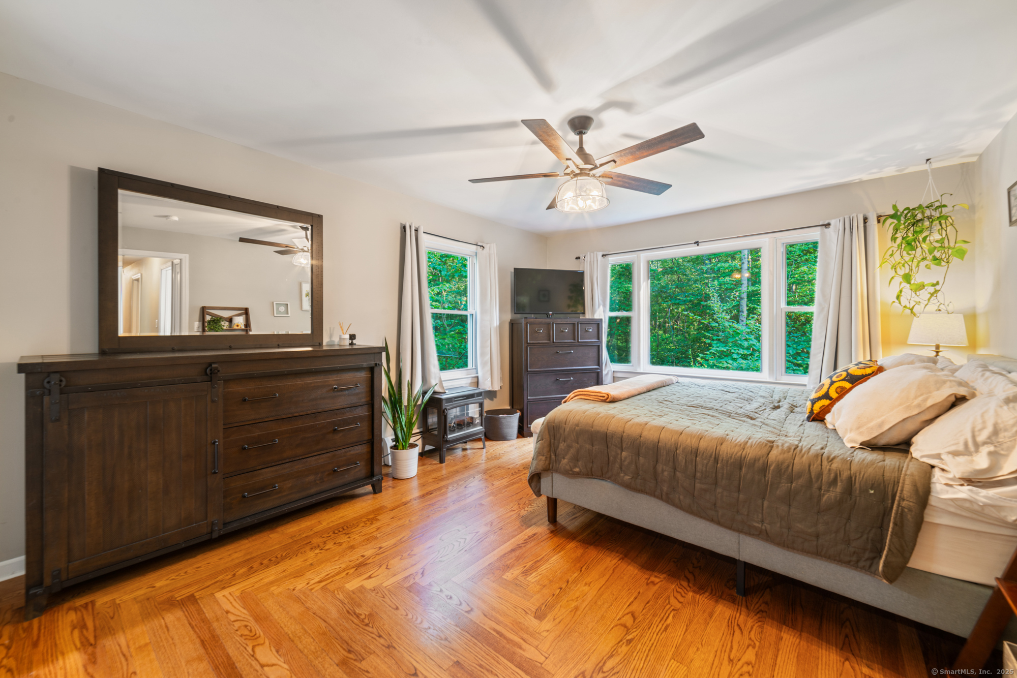 Oxford, Connecticut 06478, United States, 4 Bedrooms Bedrooms, ,3 BathroomsBathrooms,Residential,Active,165101