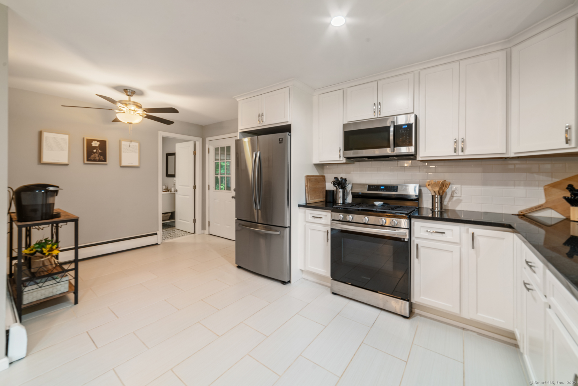 Oxford, Connecticut 06478, United States, 4 Bedrooms Bedrooms, ,3 BathroomsBathrooms,Residential,Active,165101