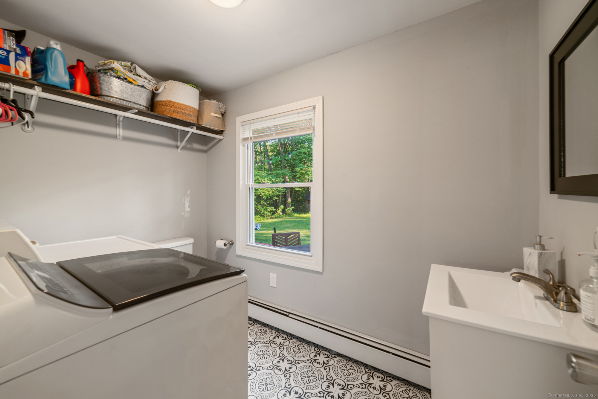 Oxford, Connecticut 06478, United States, 4 Bedrooms Bedrooms, ,3 BathroomsBathrooms,Residential,Active,165101