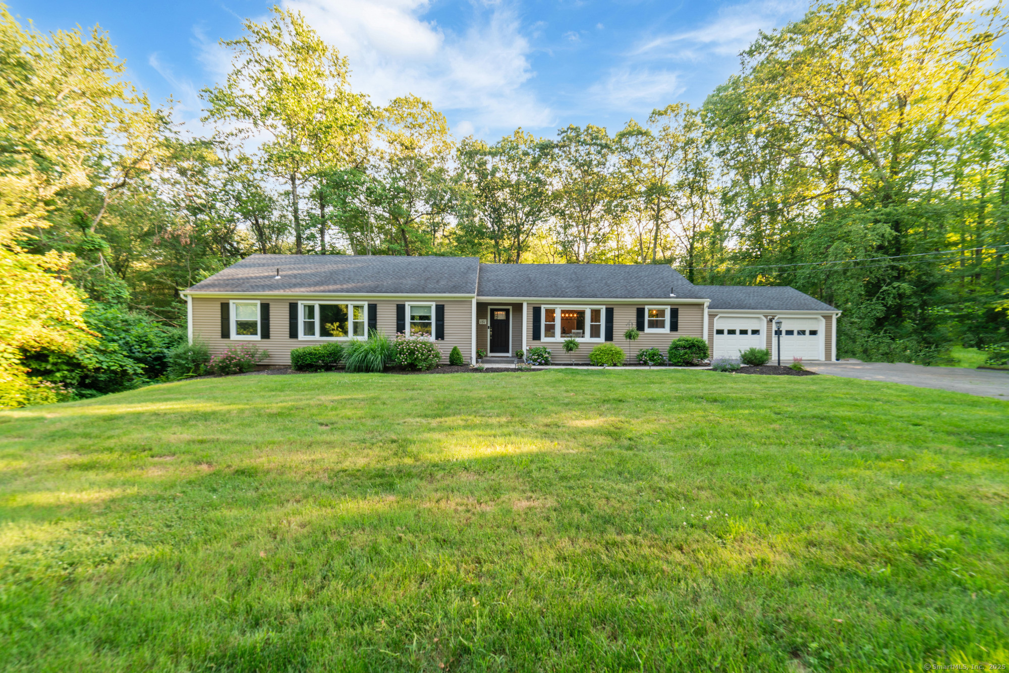 Oxford, Connecticut 06478, United States, 4 Bedrooms Bedrooms, ,3 BathroomsBathrooms,Residential,Active,165101