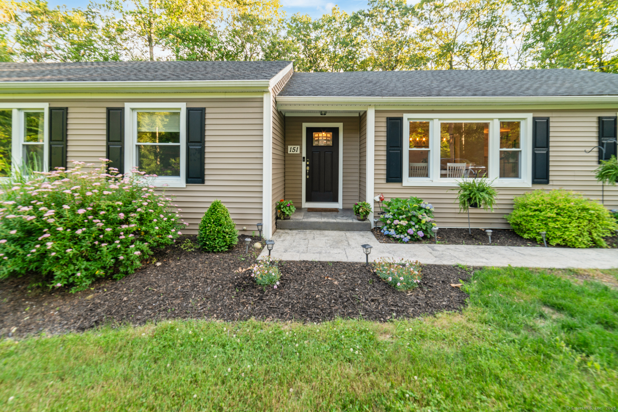 Oxford, Connecticut 06478, United States, 4 Bedrooms Bedrooms, ,3 BathroomsBathrooms,Residential,Active,165101