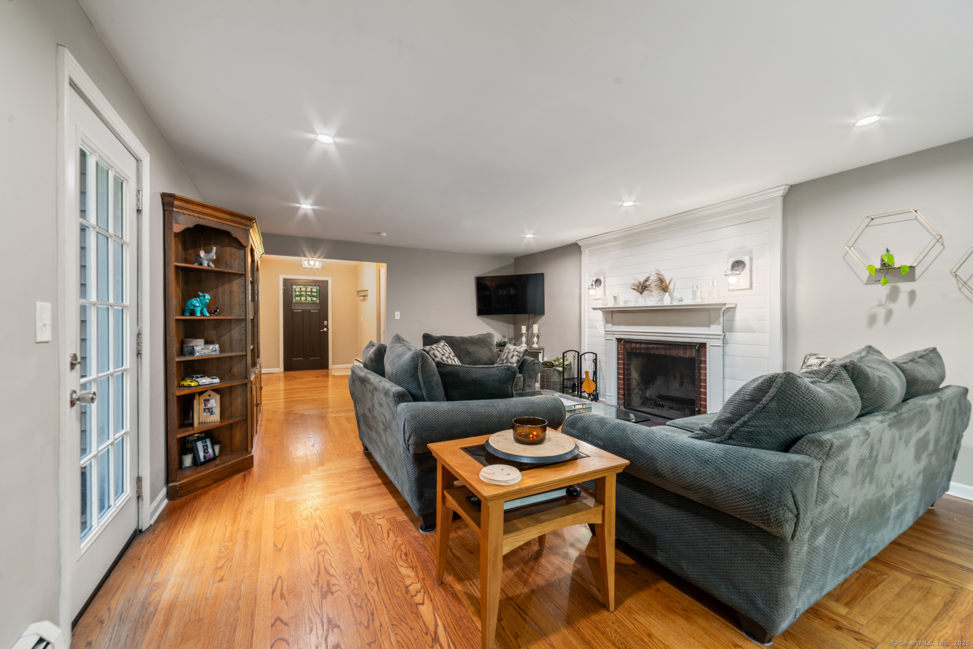 Oxford, Connecticut 06478, United States, 4 Bedrooms Bedrooms, ,3 BathroomsBathrooms,Residential,Active,165101