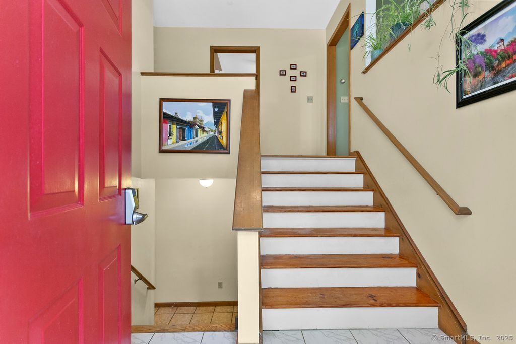 6 Stonegate Lane