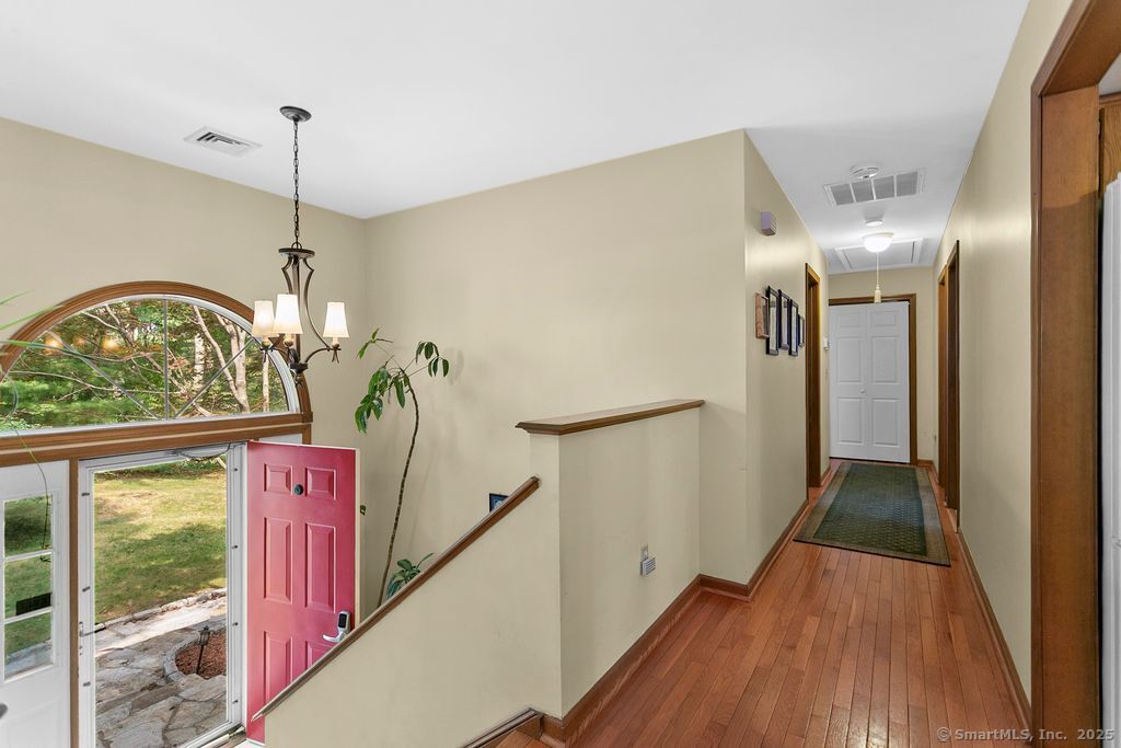 6 Stonegate Lane