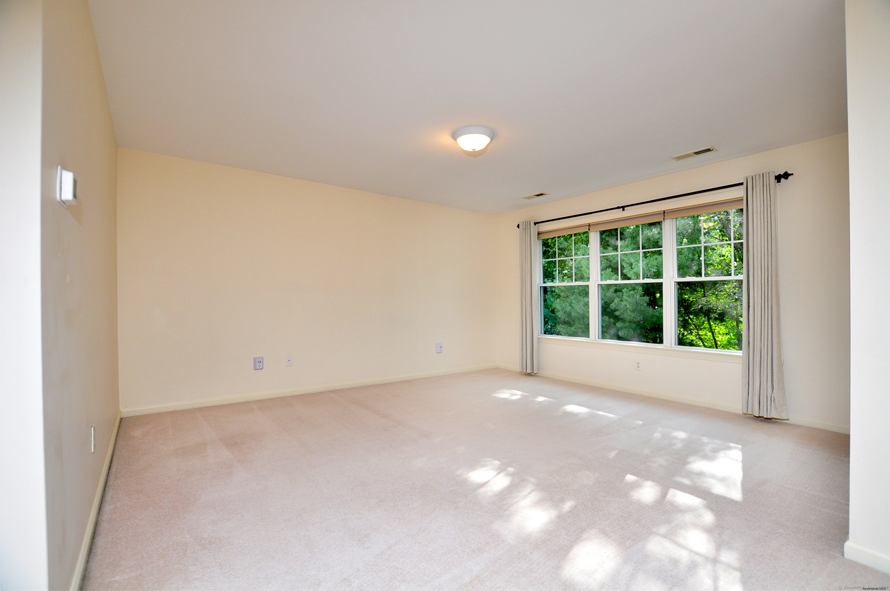 Farmington, Connecticut 06032, United States, 2 Bedrooms Bedrooms, ,3 BathroomsBathrooms,Residential,Coming Soon,192753