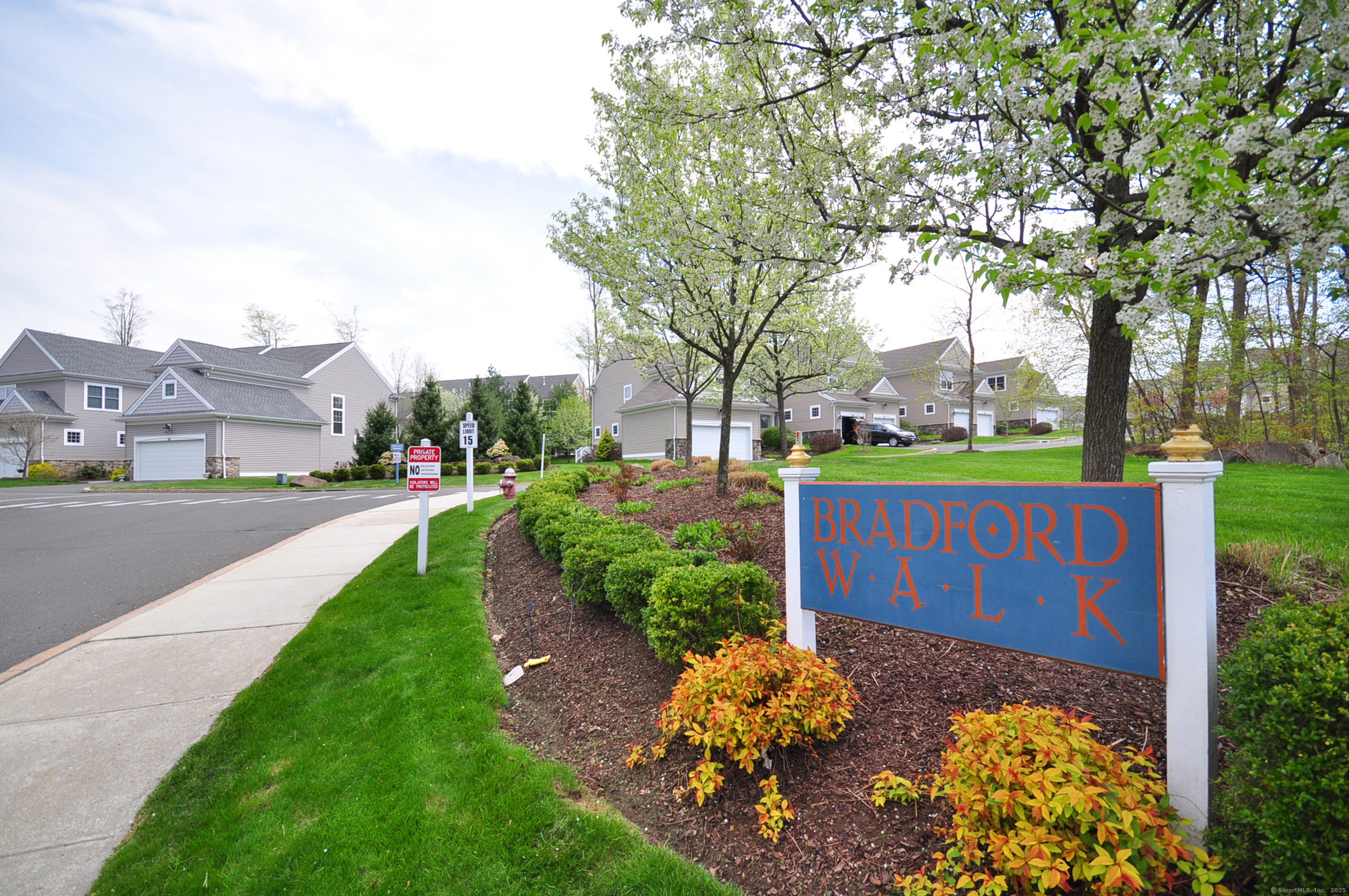 Farmington, Connecticut 06032, United States, 2 Bedrooms Bedrooms, ,3 BathroomsBathrooms,Residential,Coming Soon,192753