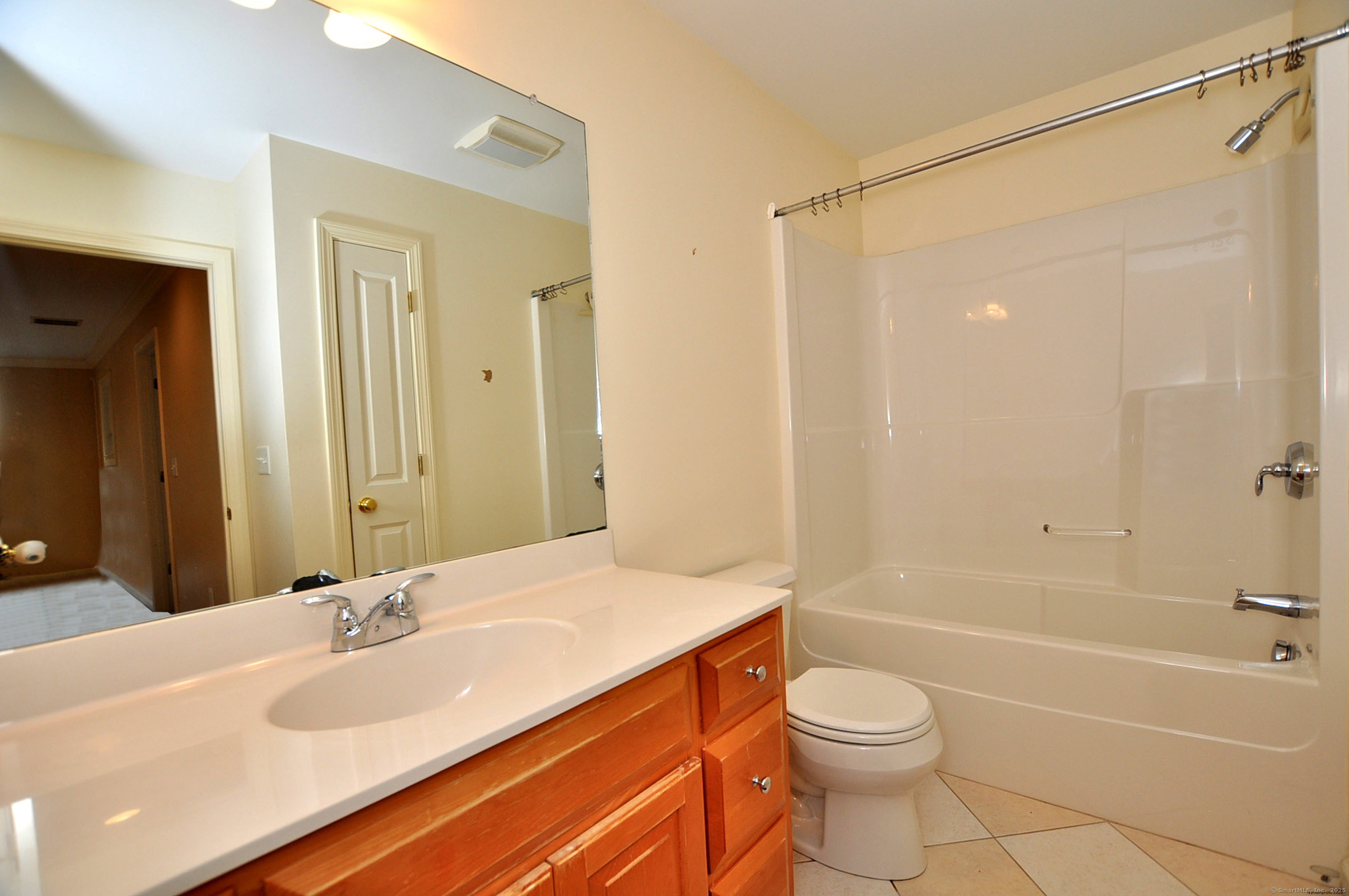 Farmington, Connecticut 06032, United States, 2 Bedrooms Bedrooms, ,3 BathroomsBathrooms,Residential,Coming Soon,192753