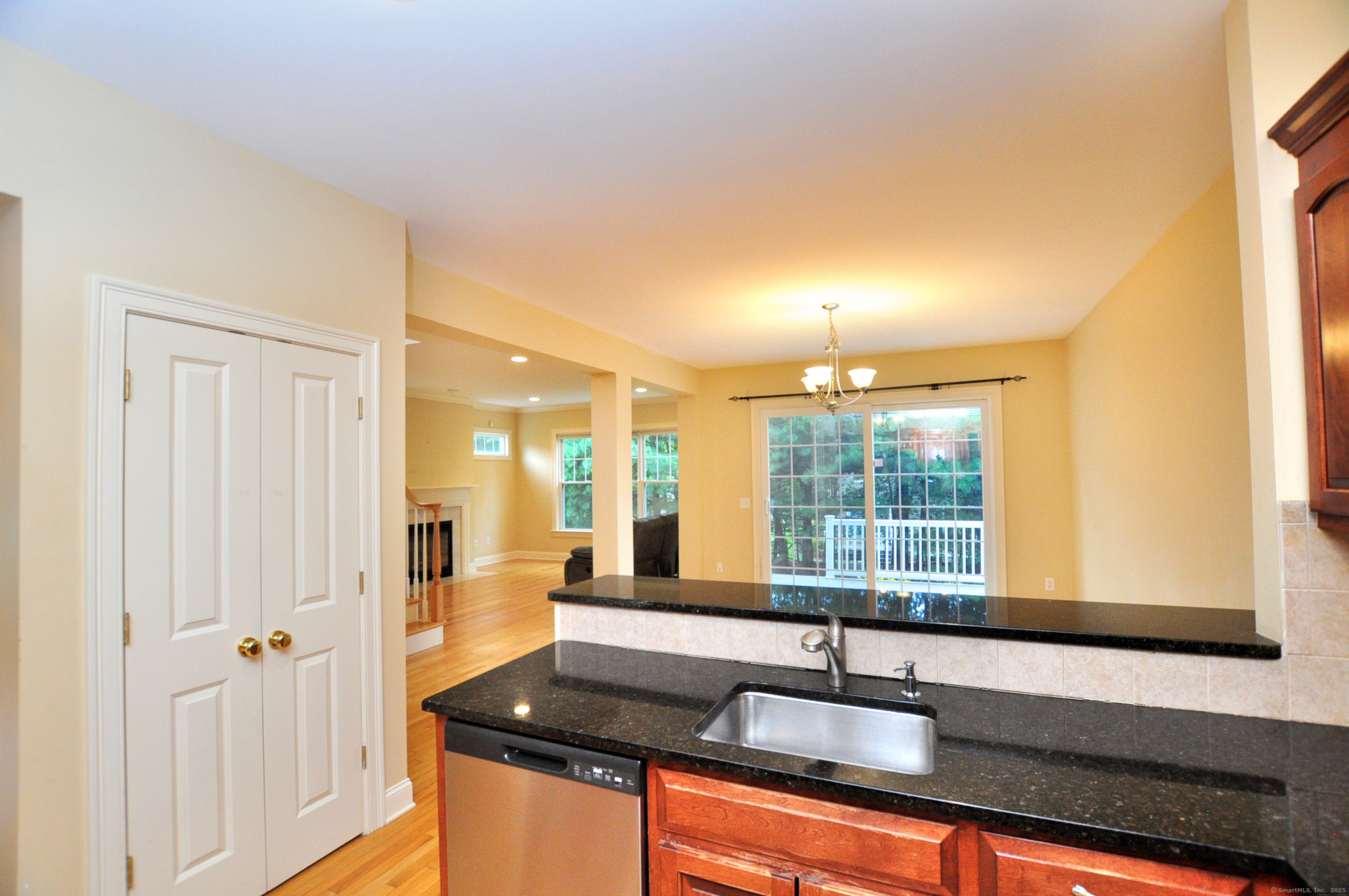 Farmington, Connecticut 06032, United States, 2 Bedrooms Bedrooms, ,3 BathroomsBathrooms,Residential,Coming Soon,192753