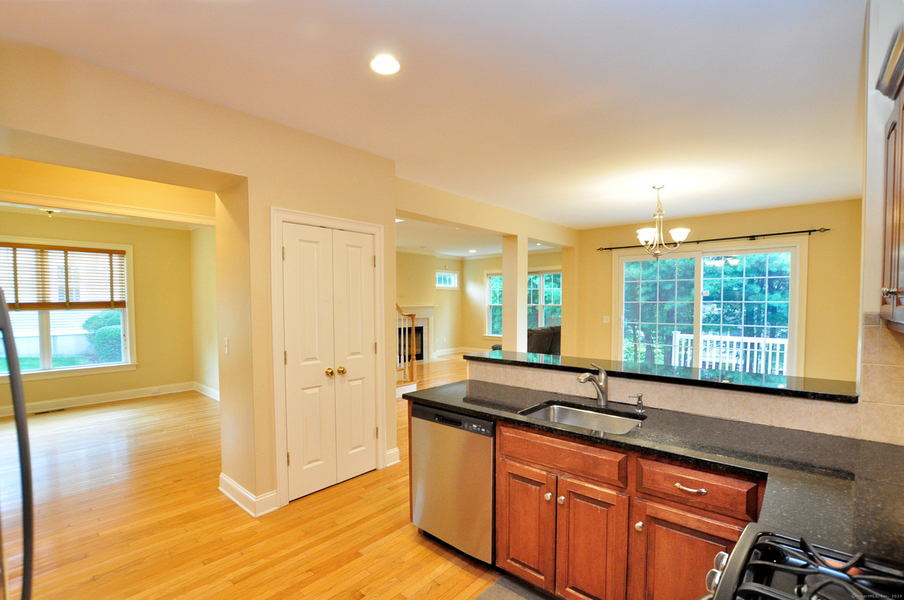 Farmington, Connecticut 06032, United States, 2 Bedrooms Bedrooms, ,3 BathroomsBathrooms,Residential,Coming Soon,192753