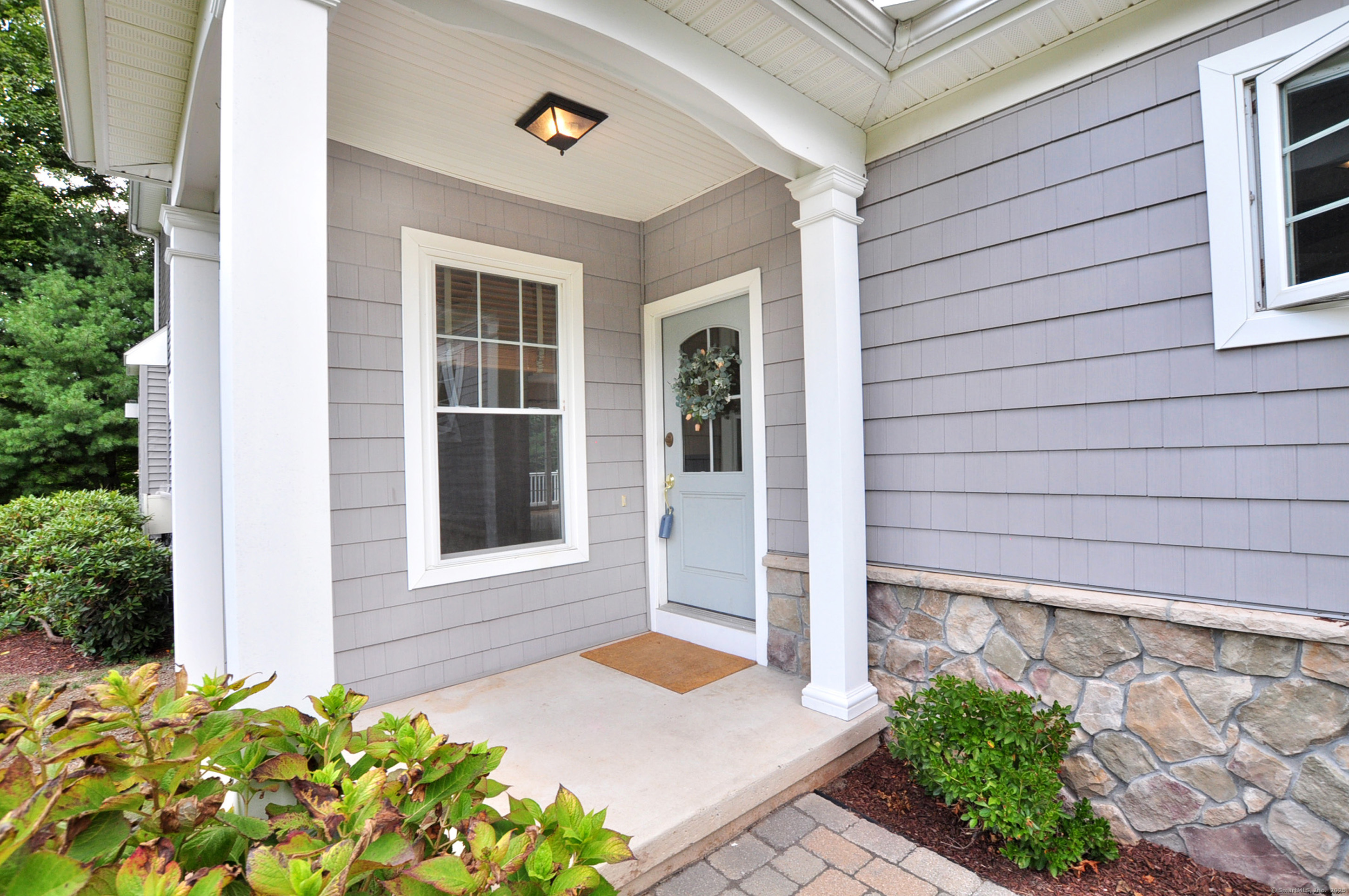 Farmington, Connecticut 06032, United States, 2 Bedrooms Bedrooms, ,3 BathroomsBathrooms,Residential,Coming Soon,192753