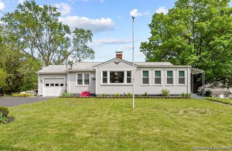 Homes For Sale - 53 Cleveland Street<br/> Windham County, Putnam, CT 06260