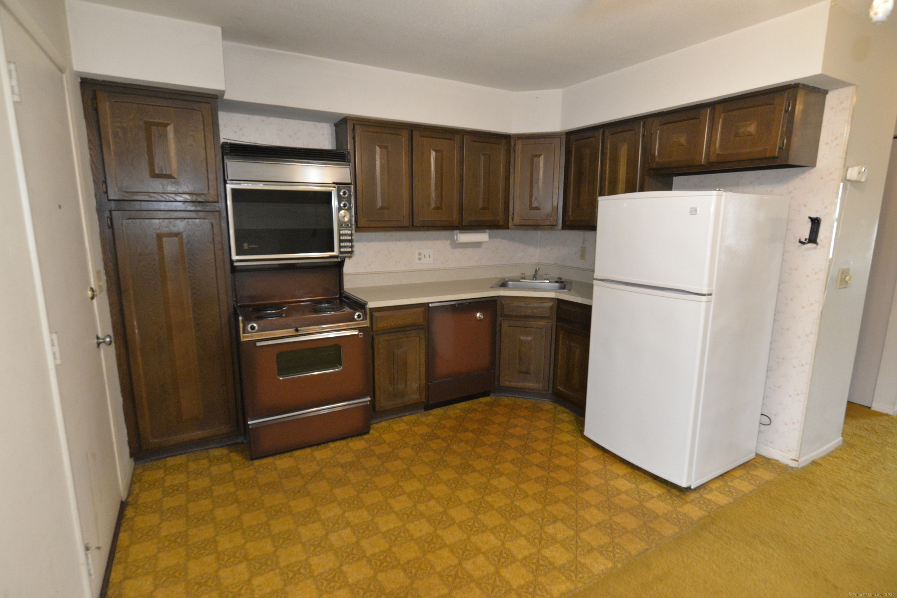 7 Savin Park #7, West Haven, Connecticut image 3