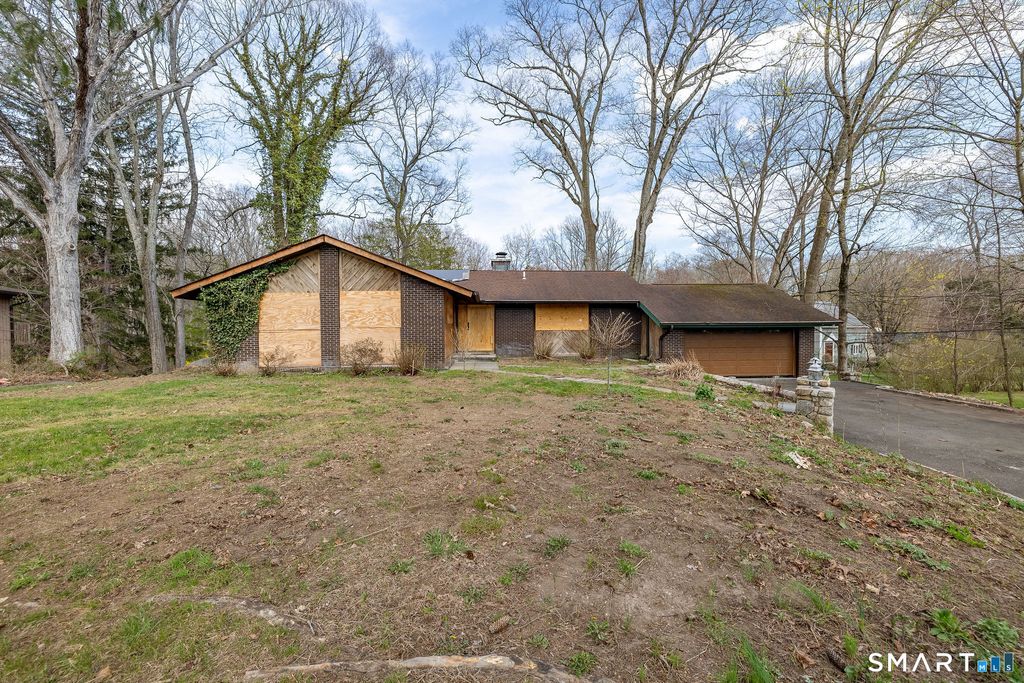 Photo of 79 Loughran Avenue, Stamford, CT 06902 (MLS # 24166996)