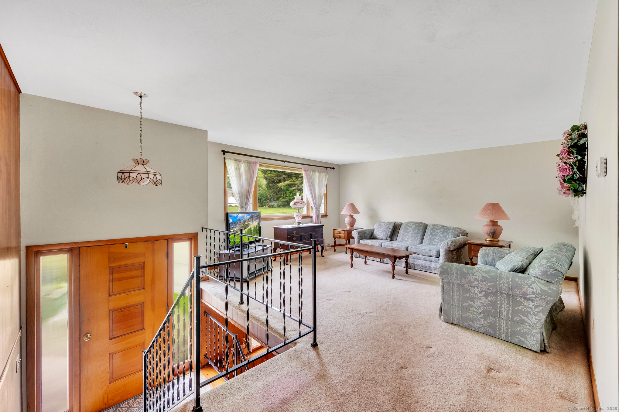 41 Londonderry Drive, Wallingford, Connecticut image 2