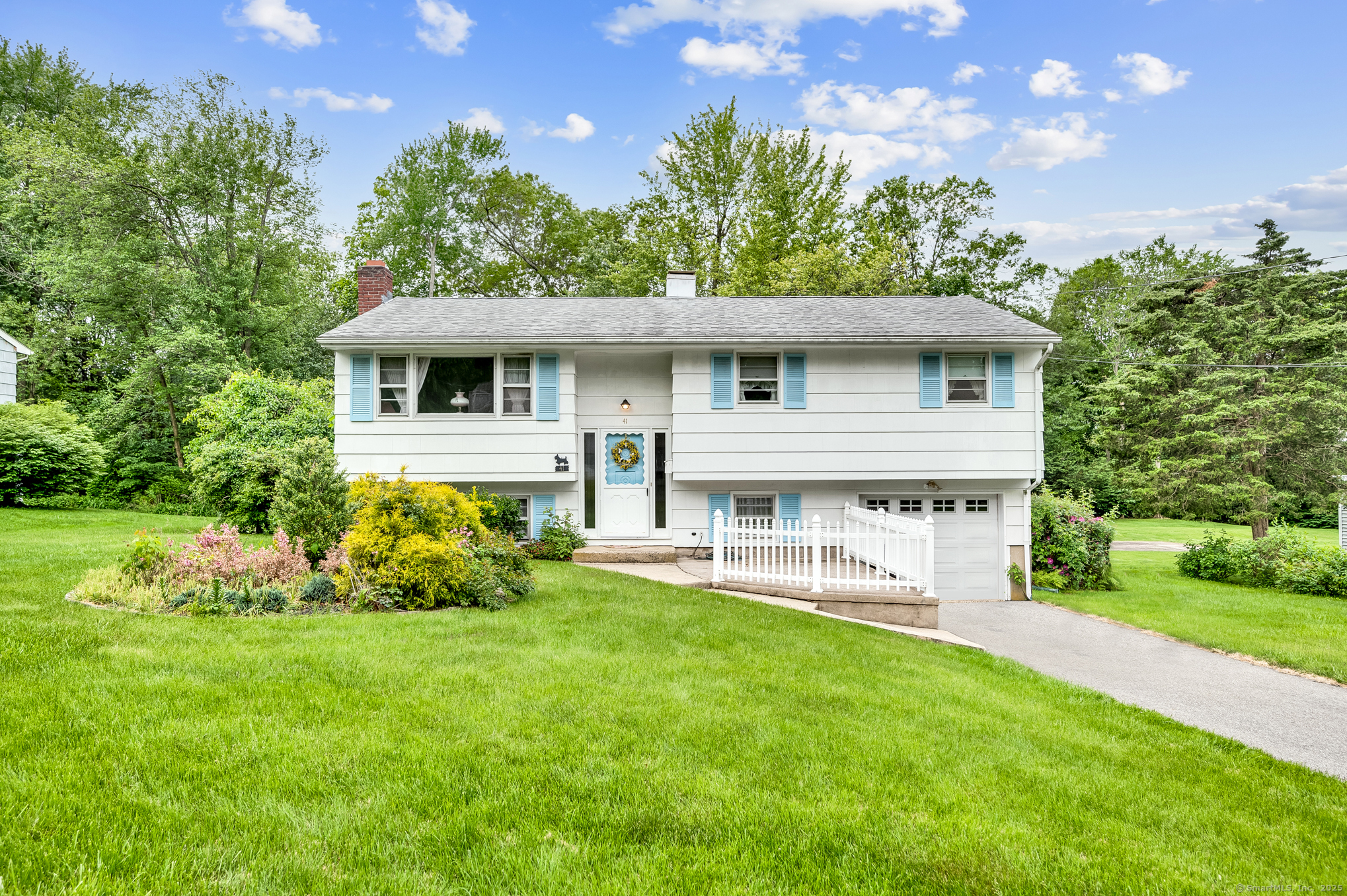 41 Londonderry Drive, Wallingford, Connecticut image 1