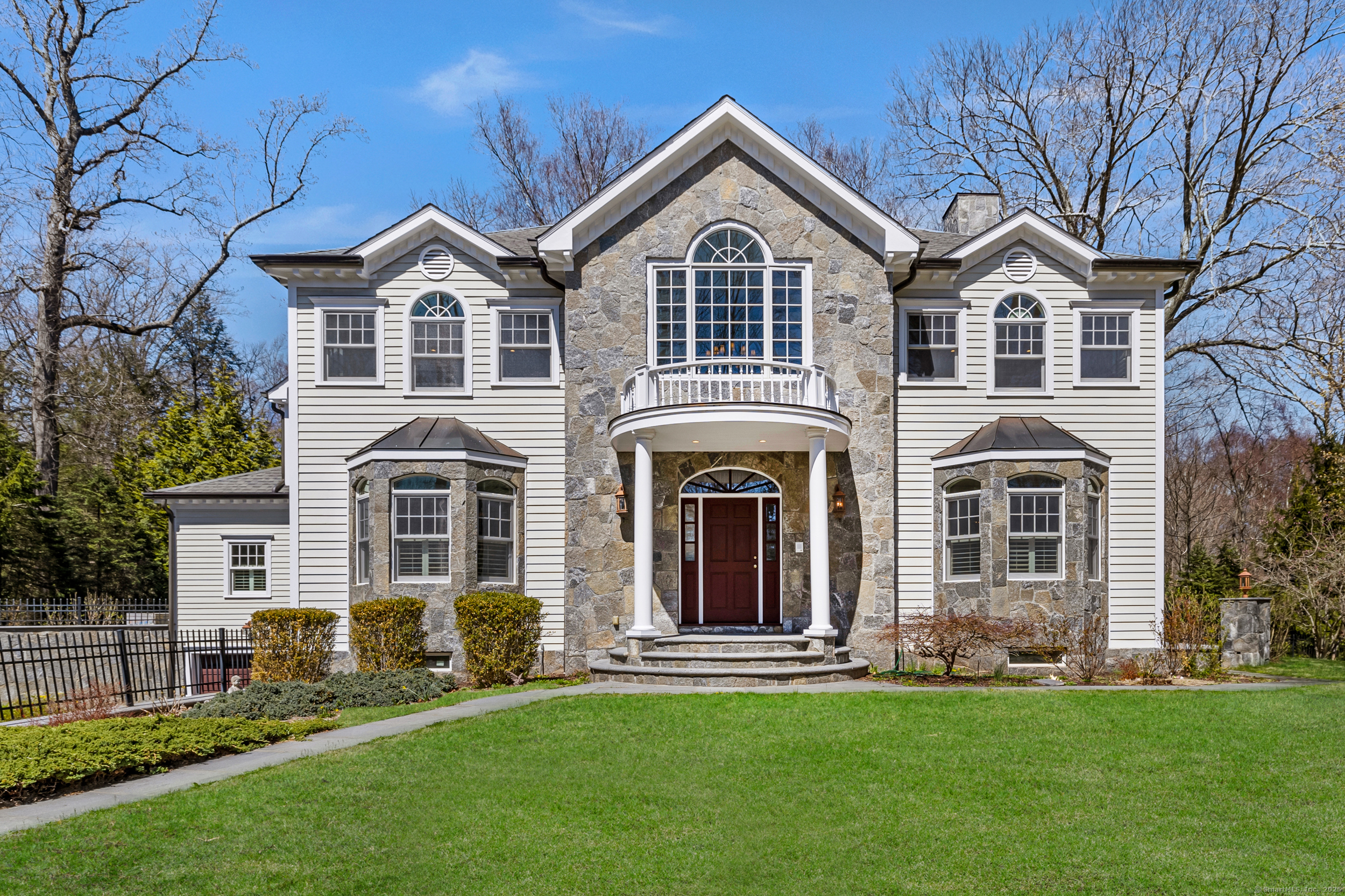 Jelliff Mill Road, New Canaan, Connecticut - 5 Bedrooms  
6 Bathrooms  
12 Rooms - 