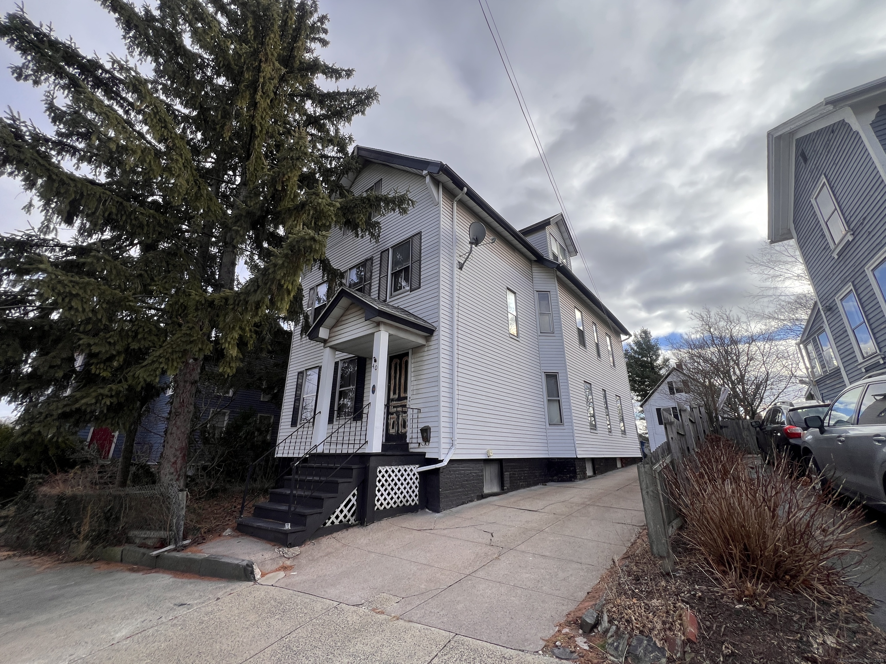 Rental Property at 40 Exchange Street Bck, New Haven, Connecticut - Bedrooms: 2 
Bathrooms: 1 
Rooms: 3  - $2,000 MO.