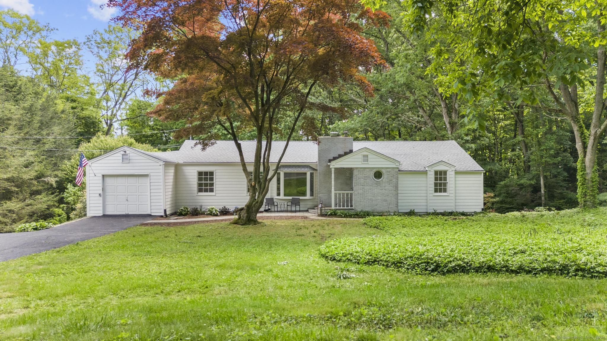 Rental Property at 43 Blue Ridge Road 2, Wilton, Connecticut - Bedrooms: 3 
Bathrooms: 2 
Rooms: 6  - $5,500 MO.