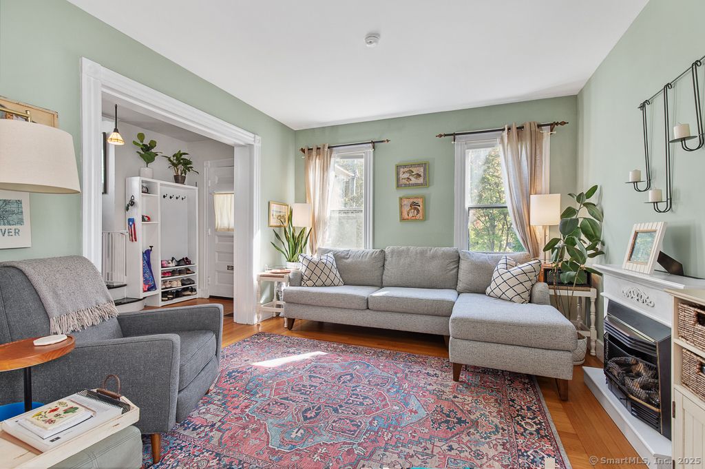 Photo of 218 Alden Avenue, New Haven, CT 06515 (MLS # 24128918)