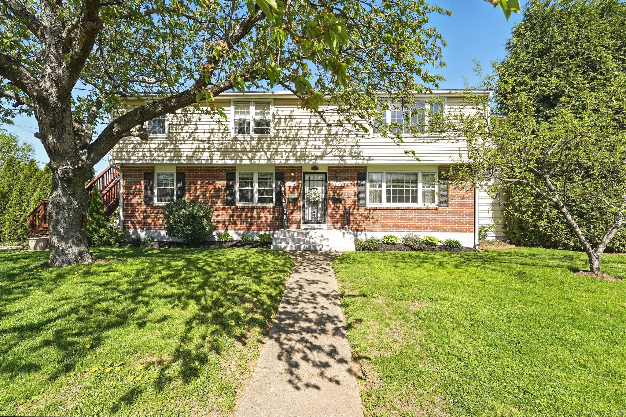 Wolcott Hill Road, Wethersfield, Connecticut - 6 Bedrooms  
2 Bathrooms  
12 Rooms - 