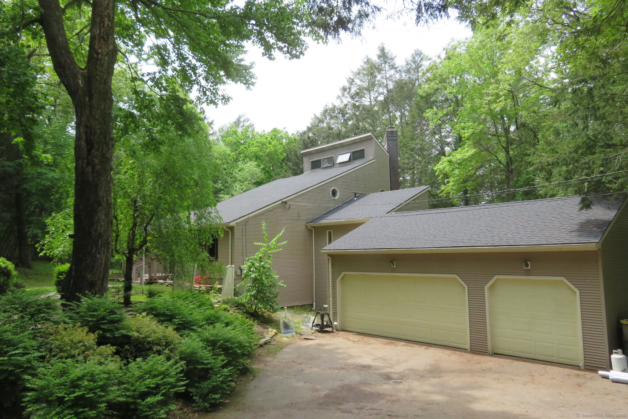 223 North Moodus Road
