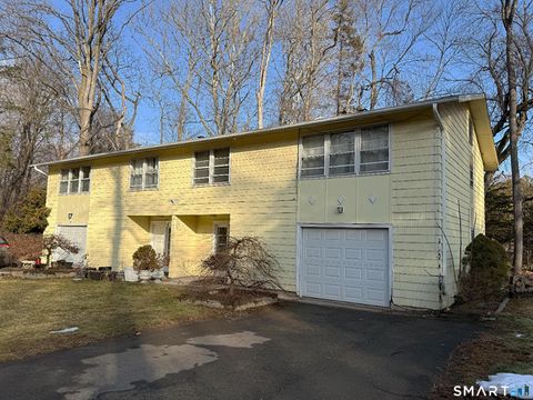 Photo of 18 Fernwood Lane, Cheshire, CT 06410 (MLS # 24149639)