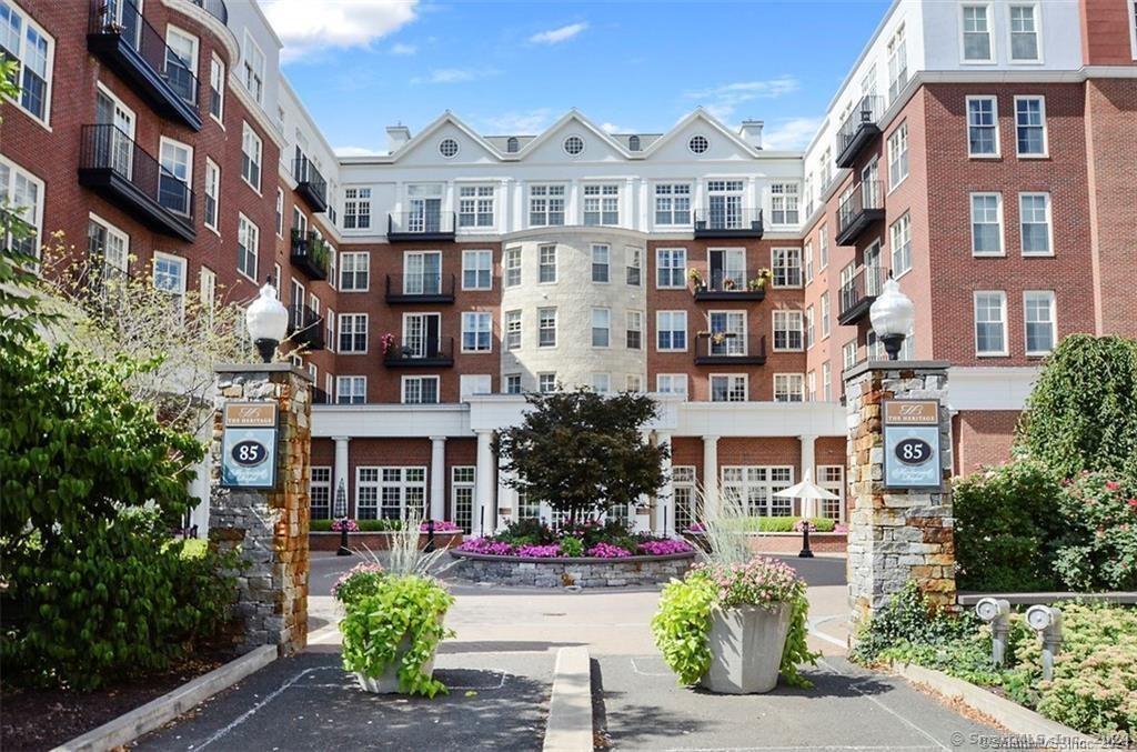 Memorial Road 215, West Hartford, Connecticut - 1 Bedrooms  
1 Bathrooms  
4 Rooms - 