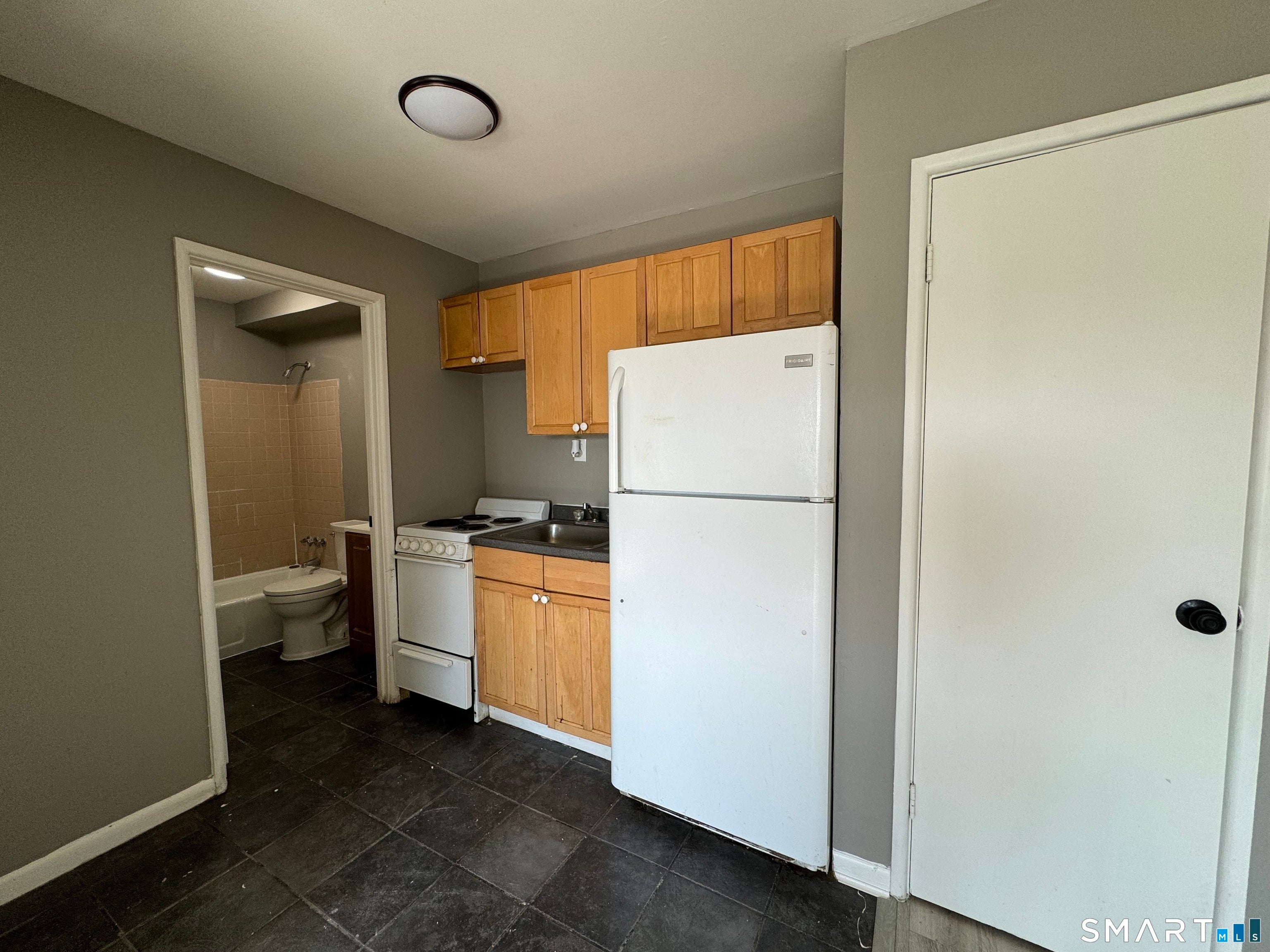 85 Union Avenue A3