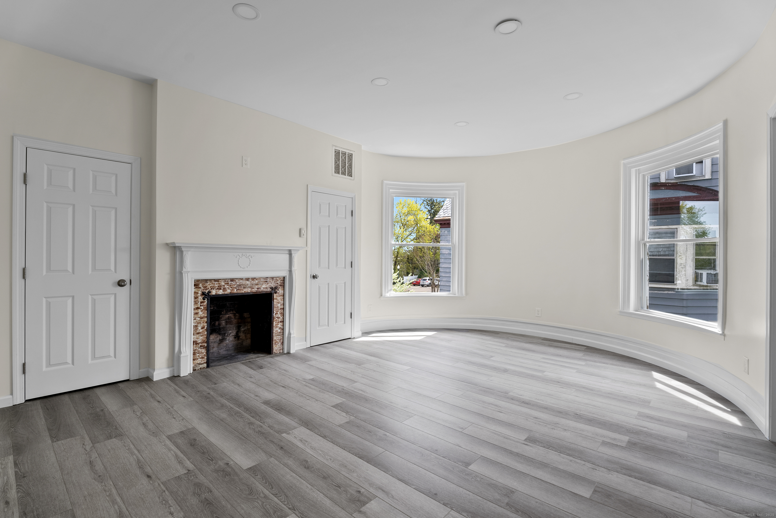 South Main Street 2A, Wallingford, Connecticut - 1 Bedrooms  
1 Bathrooms  
5 Rooms - 