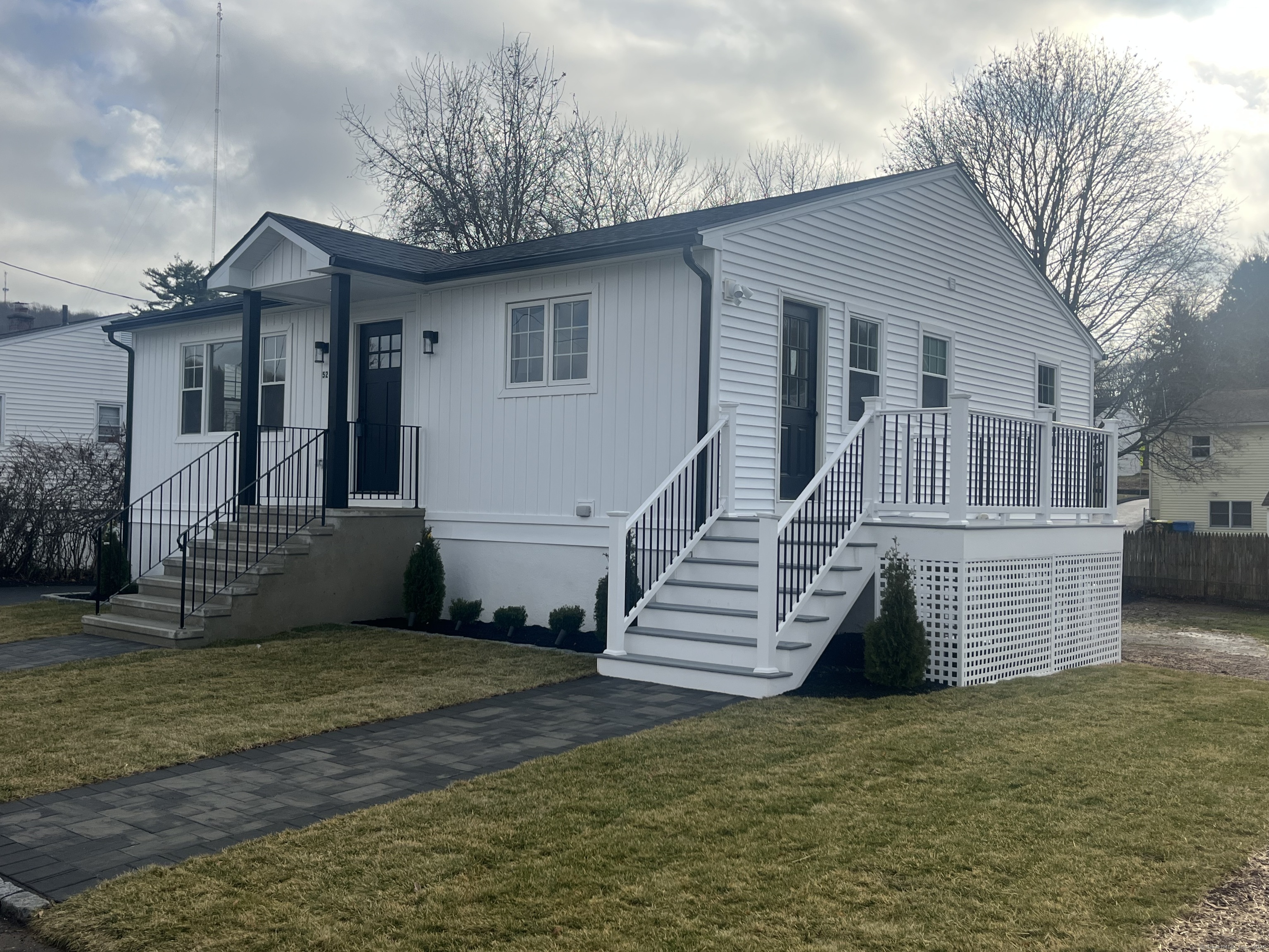 Cleone Drive, Waterbury, Connecticut - 3 Bedrooms  
2 Bathrooms  
5 Rooms - 