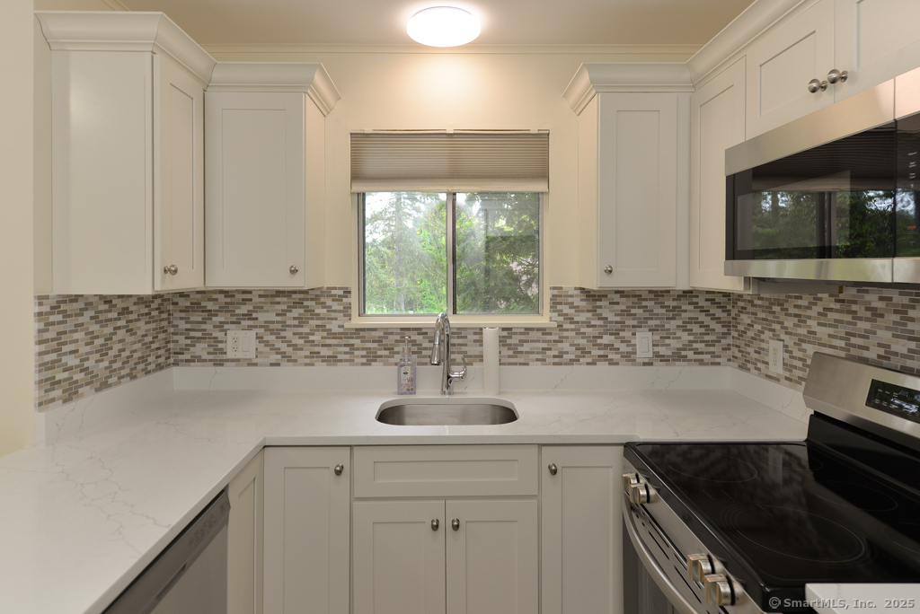 8 Heritage Village #D, Southbury, Connecticut image 7
