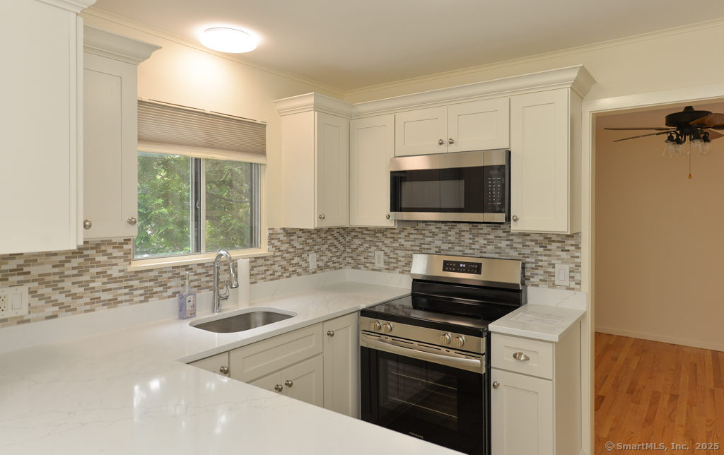 8 Heritage Village #D, Southbury, Connecticut image 6