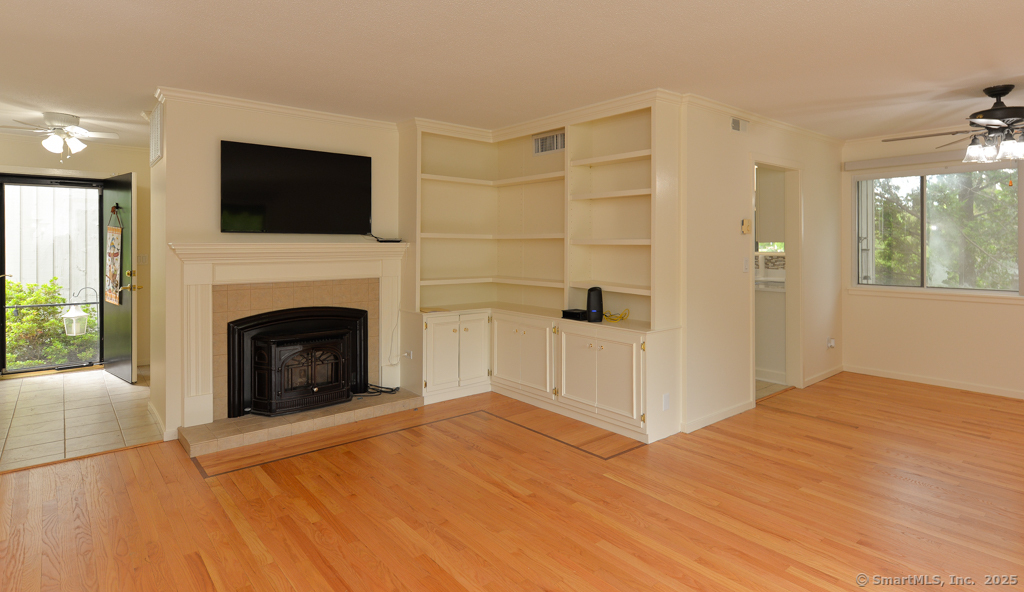 8 Heritage Village #D, Southbury, Connecticut image 3