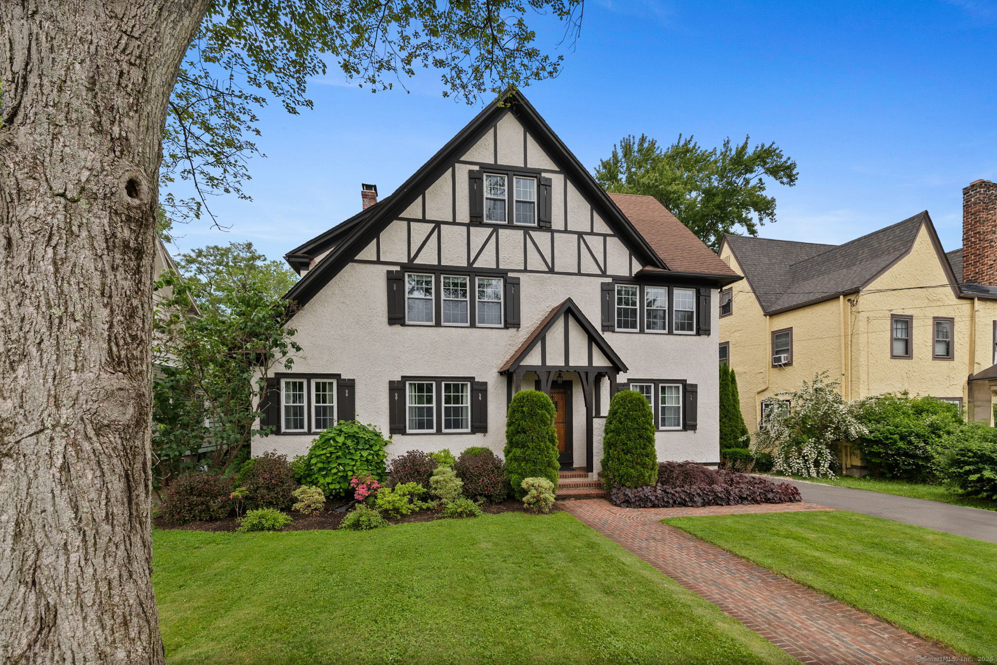 Property for Sale at Ballard Drive, West Hartford, Connecticut - Bedrooms: 5 
Bathrooms: 3 
Rooms: 9  - $699,000
