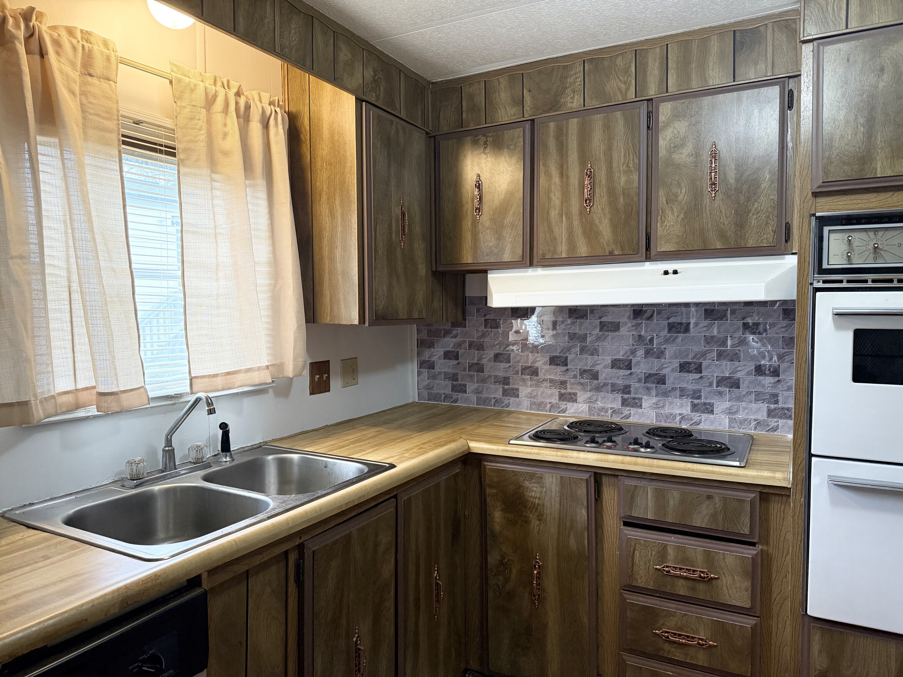 23 Thunderbird Drive