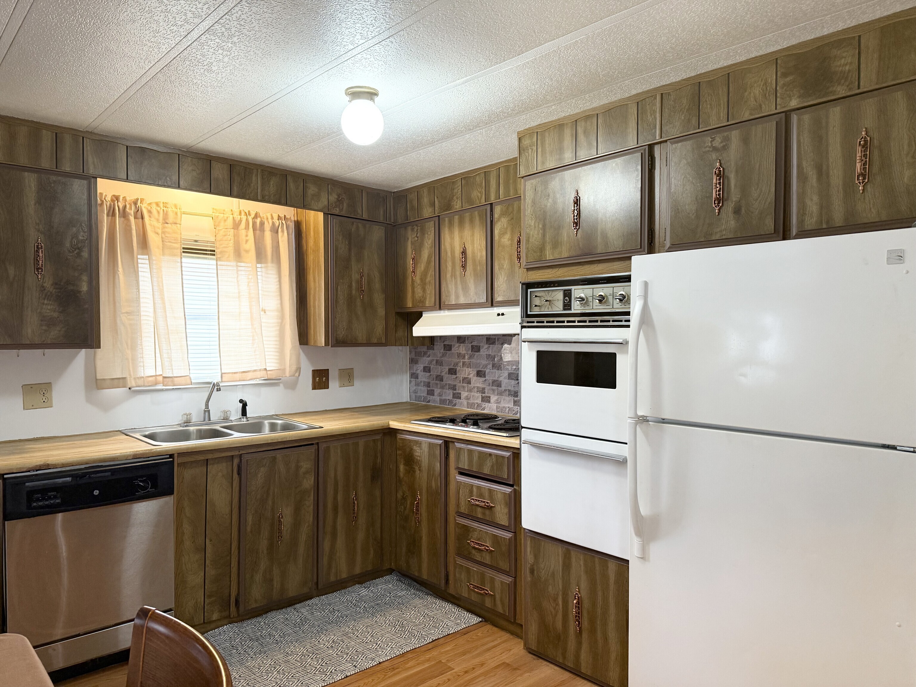 23 Thunderbird Drive