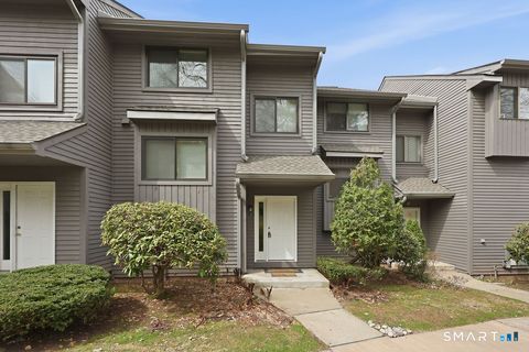 Condo For Sale - 70 Conestoga Way #70<br/> Glastonbury, CT 06033