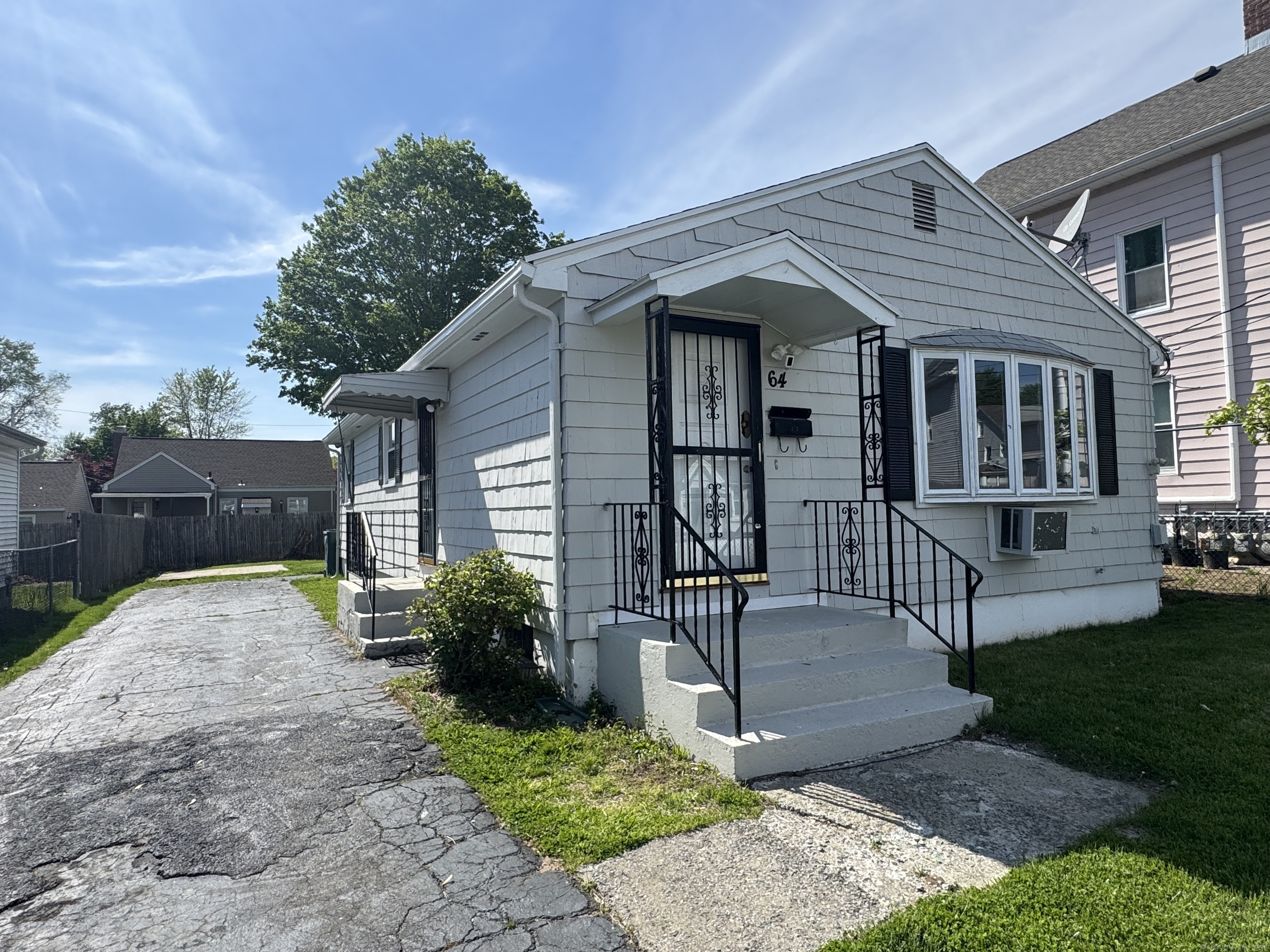 Property for Sale at Dix Street, Hamden, Connecticut - Bedrooms: 3 
Bathrooms: 2 
Rooms: 5  - $275,000