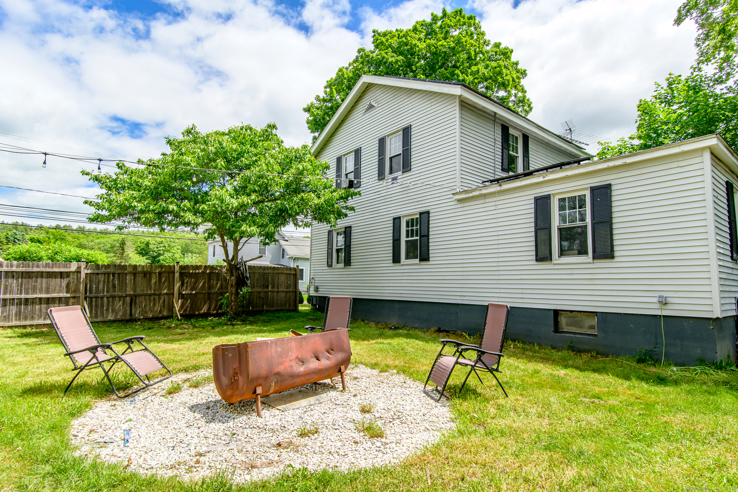 Killingly, Connecticut 06241, United States, 3 Bedrooms Bedrooms, ,2 BathroomsBathrooms,Residential,Active,149135