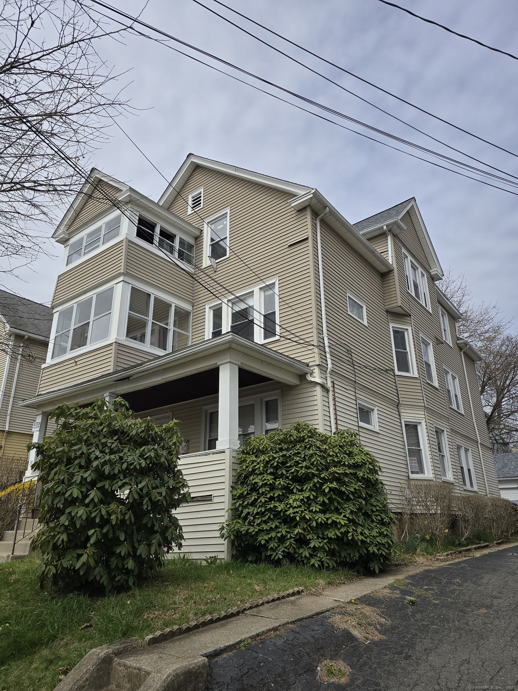 Hartford, Connecticut 06114, United States, 6 Bedrooms Bedrooms, ,3 BathroomsBathrooms,Residential,Active,106372