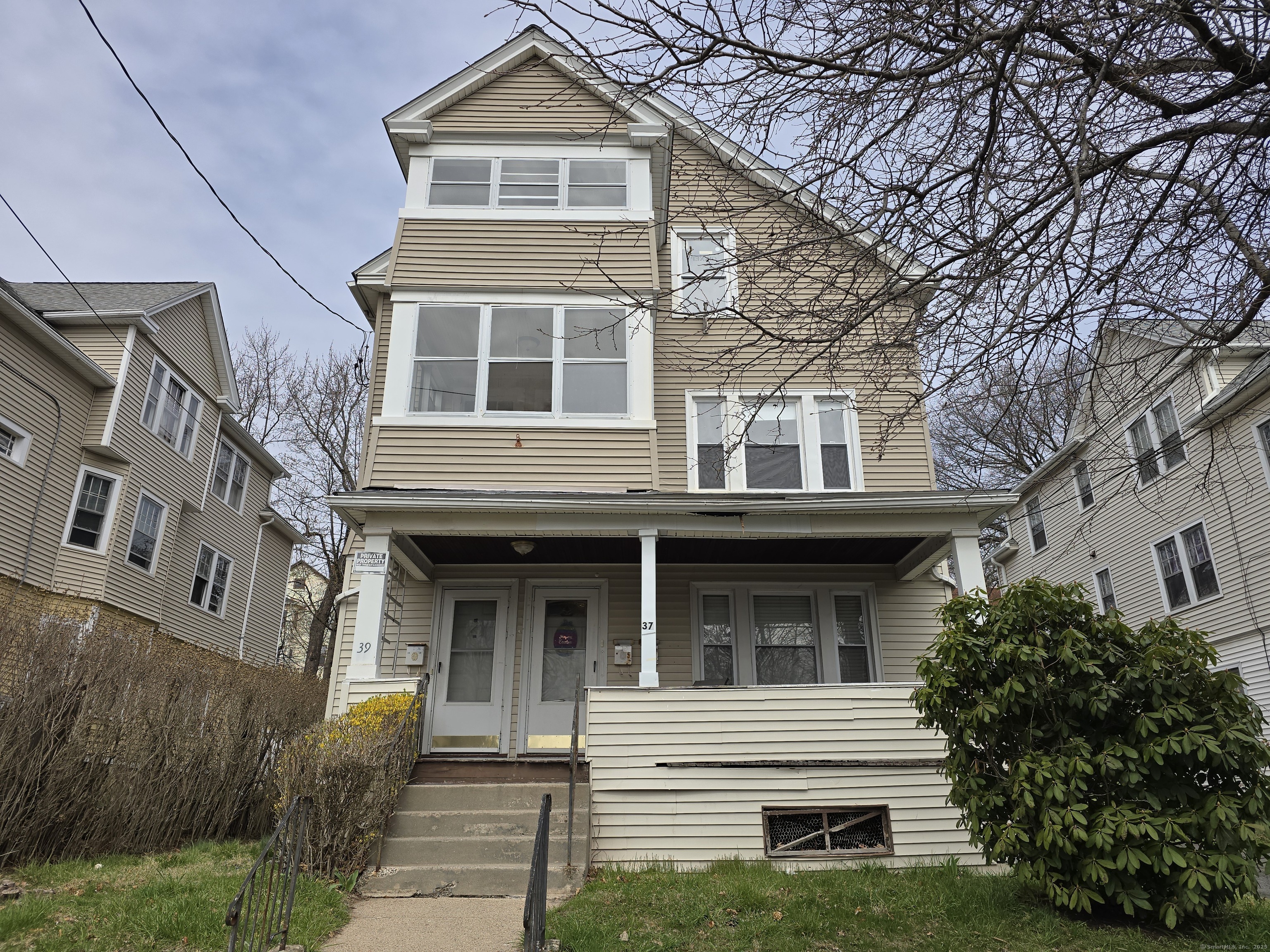 Hartford, Connecticut 06114, United States, 6 Bedrooms Bedrooms, ,3 BathroomsBathrooms,Residential,Active,106372