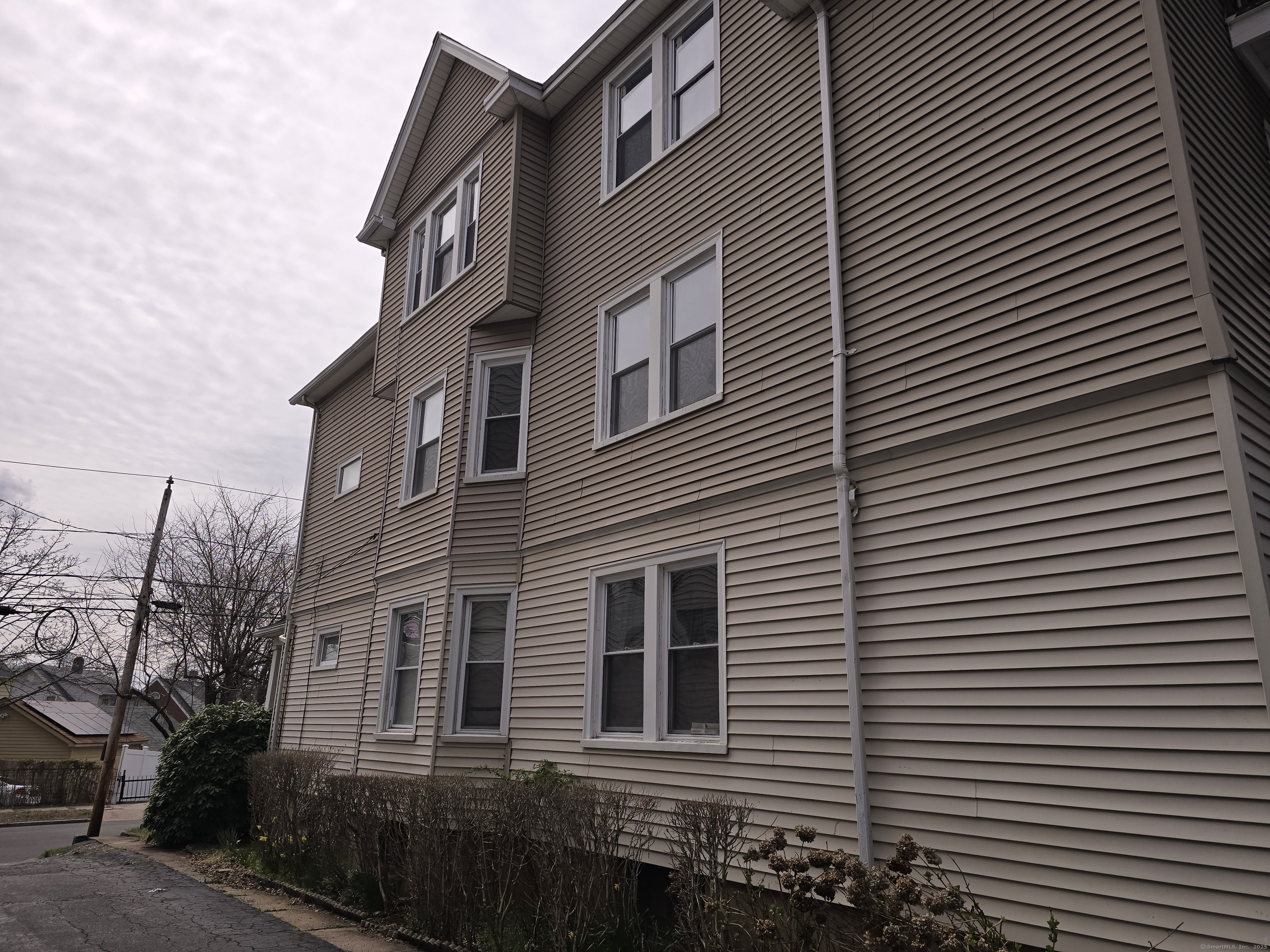 Hartford, Connecticut 06114, United States, 6 Bedrooms Bedrooms, ,3 BathroomsBathrooms,Residential,Active,106372